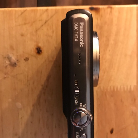 LUMIX camera and video recorder - Picture 2 of 3